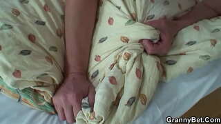 ���ഴയ സ്ത്രീ seduced young guy