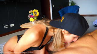 OneNymphoLatina DEEPTHROATS એક તેના ચાહકો અને ગળી જાય છે એક જાડા THROATPIE