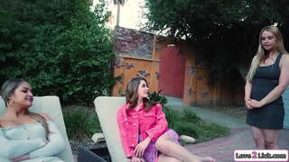 Babe esmer xahiş edir ki, yeni грудастую мачеху intiqam almaq onun digər мачехе-изменщице.Onlar öpüşürlər və o licks ayaqları милфы tatuirovka ilə, sonra isə подставляет ona üz