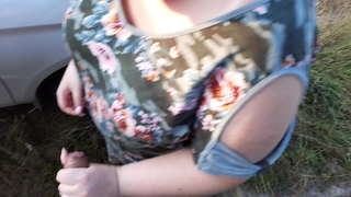 Ачык трах орус ТОЛСТУШКИ, ал сосет мүчөсү жана трахается ачык абада