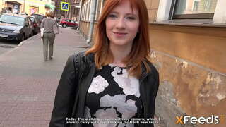 ���ழகு கொடுக்கிறது, அவரை ஒரு தங்க நிற பல பளப்பான முடி மற்றும் அவர்கள் செக்ஸ் படுக்கை மீது செக்ஸ் மற்றும் பிற விடுப்பதாக செய்ய என்று அழகான பெண் புலம்பு