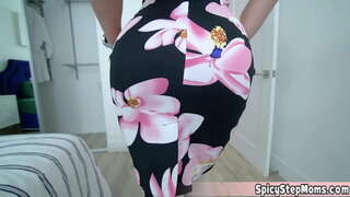 Nevlastní matka má nějaké problémy, Že je nymfomanka, a nemůže přestat