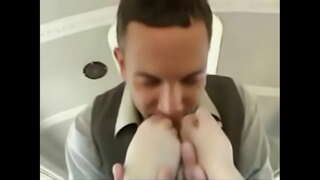 Млада Девојка во Автобус