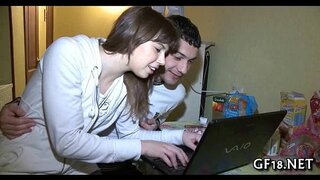 ���ค่จ้องมองที่ชาร์มมิ่ง gir