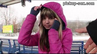 Igazi amatőr Eurobabe Gina Gerson szögezték a vonat