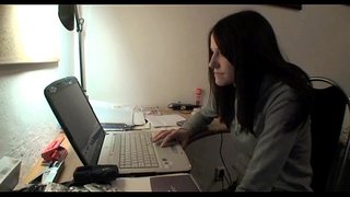 أن فاتنة ينتشر الساقين مفتوحة على مصراعيها