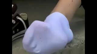 ���ែនទែនខ្វ CHUCKS