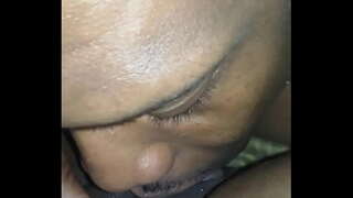 вылизываю өзүнүн киску