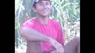 ���ეგობარს კოლეგებს აჩვენებს dick მუშაობის დროს შესვენება