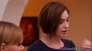 Busty teen olizuje lesbické