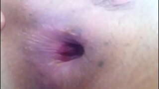 Cercando di mettere nel culo, al di fuori