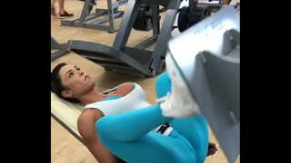 Грейси жаттығу залында жаттығады