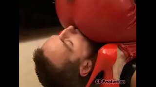 Поклоніння латексної дупі