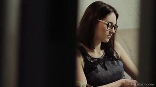 Tina M espyonaj sou Sade Mare