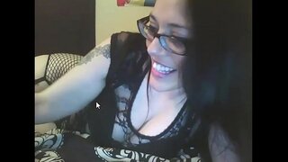 Дрочит мою задницу жана раздвигает киску