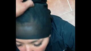 Dallëndyshja ime sperma dhe mban gjiri