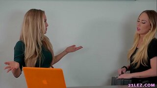 Lezbijka Agent uhvatila seksi špijun