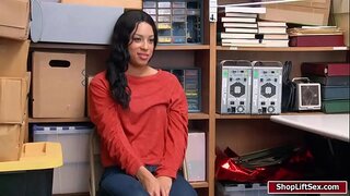 LP бармегардад украденные чиз, ва он гоҳ трахается бо магазинным чунон бо як дузд