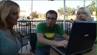 Tokorua tohe te tiki ake i te toi Eva Lawrence Trina Michaels kua i roto i te mātanga