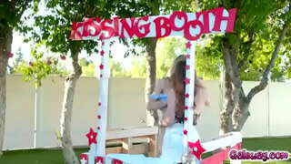 Harrapatu At Kissing Booth0.mp4