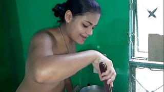 Này, Tin trên tất cả các nấu ăn và mời tất cả mọi người để ăn nó, nhưng nó đã được l&amp;sử bằng nó