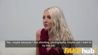 Rūpahu Kaihoko Uri Helen fucked ki te orgasm i āpiha dick