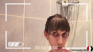 Mangil-ad nga mga tin-edyer nagtago sa kaligoanan sa pag-tudlo sa iyang kaugalingon