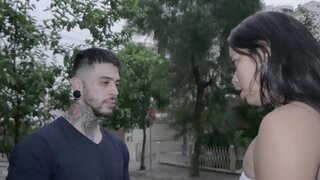 50 иде - Шлюха урамда брюнетка трахать өчен акча