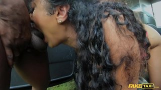 Fictus Taxi Indus Marina Maya BBC primum porno in a taxi
