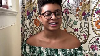 Ebony Eztia Lan Egiten Du, 2 Dildos