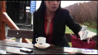 Varakova ہے میں ایک موٹروے پر ریستوران کے لئے شکار کرنے کے لئے گاہکوں کو بھاڑ میں جاؤ