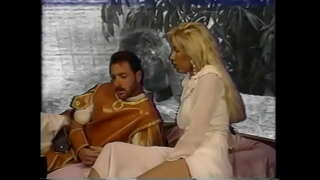 Tenei slut kakaho Victoria Paris mohio ki te pai tona hoa