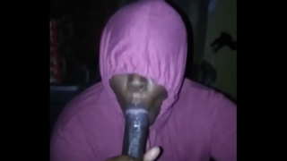 موٹی slurps سے باہر کے ساتھ بڑے سیاہ ڈک دوست